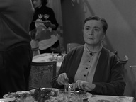 Elvira Kralj v filmu Ne čakaj na maj (1957).