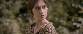 Staša Popović v filmu Ostanki (2021).
