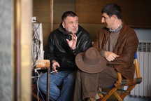 Rajko Grlić, Ante Tomić na snemanju filma Neka ostane medju nama (2010).