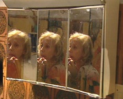 Lenča Ferenčak in Sestra v ogledalu - portret Lenče Ferenčak (2003).