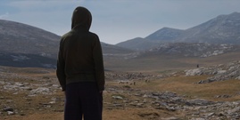 Glavna nagrada za režiserko Petro Seliškar in njen film Gora se ne bo premaknila