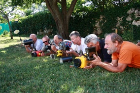 Kader iz filma Lovci teme: Leta tehnike (2011)