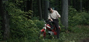 Svit Stefanija v filmu Pošast za železno zaveso (2026).