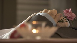 Kader iz filma Hiša odprtih rok (2014)