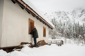 photo from set Pink Moon (2022)