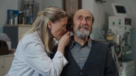 Ana Hribar, Janez Škof (I) v filmu Takšno je življenje (2025).