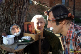 Semka Sokolović Bertok, Branko Đurić (I) na snemanju filma Traktor, ljubezen in rock'n'roll (2011).