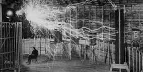 Kader iz filma Nikola Tesla, valovi prihodnosti (2024)