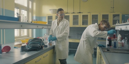 Marko Mandić, Maks Peštaj Zevnik v filmu Elvis Škorc (2025).