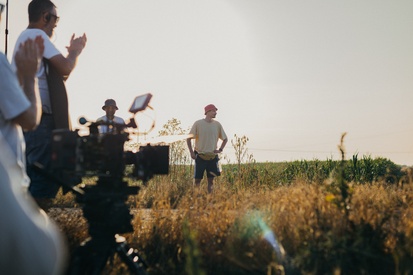 Áron Horváth Botka on the set of Izgubljena leta (s.d.).