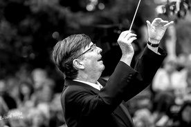 Simon Robinson v arhivskem gradivu uporabljenem v filmu Dravski beat (2025).