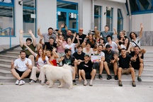 fotografija s snemanja Smrdljivc (2025)