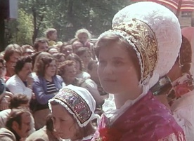 Kader iz filma Narodna noša (1975)