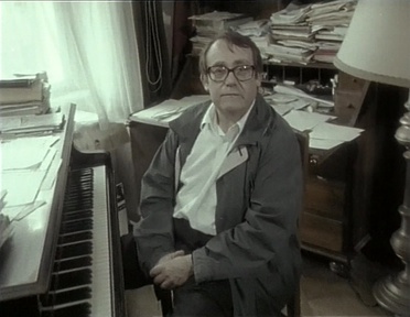 Kader iz filma Uničene sanje dr. Franceta Prešerna in njegovih vsakokratnih dedičev (2001)