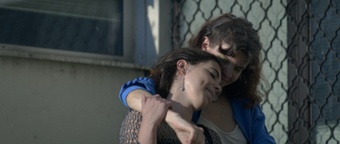 Urša Kavčič, Anuša Kodelja v filmu Soseska 23 (2025).