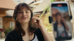 Kader iz filma Vplivnice (s.d.)
