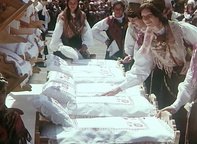 Kader iz filma Narodna noša (1975)