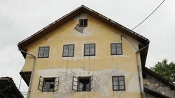 Kader iz filma Idrijska rudarska hiša (2025)