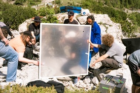 fotografija s snemanja Prijetna koča (s.d.)