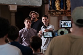 Timon Hozo, Darko Sinko, Timon Šturbej on the set of Birma (s.d.).