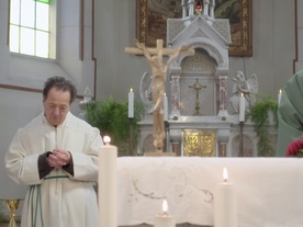 Jože Hajdinjak v filmu Nisem župnik (2025).