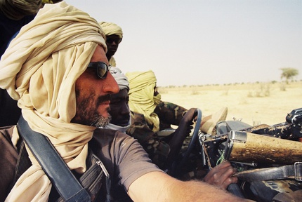 Tomo Križnar na snemanju filma Dar Fur - Vojna za vodo (2008).