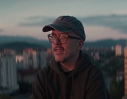 Nejc Gazvoda v filmu Kako sem čakal na sonce (2025).