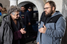 Nataša Burger, Žiga Virc on the set of Plemstvo (s.d.).