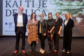 Distribucijska premiera Kaj ti je deklica (2025)