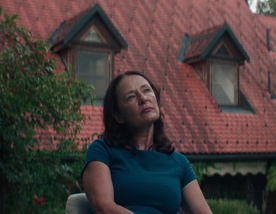 Franja Pavlin Filač v filmu Kako sem čakal na sonce (2025).