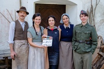 Oskar Haag, Edita Malovčić, Marko Mandić, Andrina Mračnikar, Doroteja Nadrah na snemanju filma Mila/Marija (s.d.).