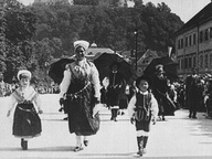 Archival image used in Lačni, bosi in slavni (2022).