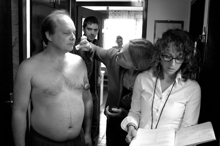 Mojca Gorogranc Petrushevska, Peter Musevski, Vita Žnidarič Štader on the set of Delo osvobaja (2004).