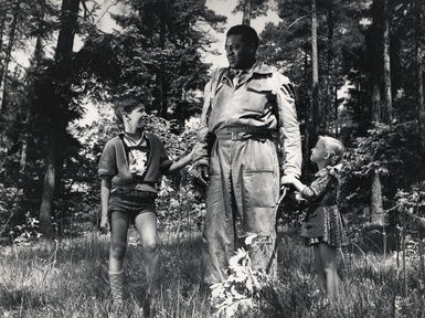 John Kitzmiller, Eveline Wohlfeiler, Tugo Štiglic in Dolina miru (1956).