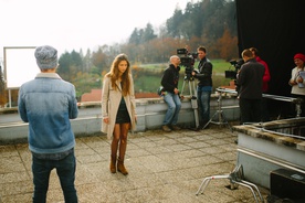 Inja Zalta on the set of Všečkana (2015).