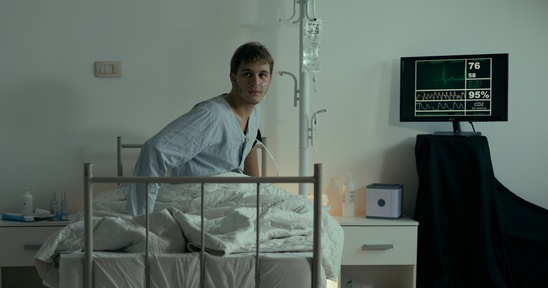 Luka Cigale v filmu Razodetje (2022).