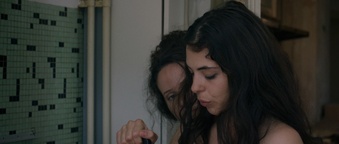 Anuša Kodelja v filmu Soseska 23 (2025).