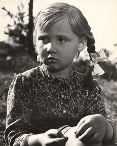 Eveline Wohlfeiler on the set of Dolina miru (1956).