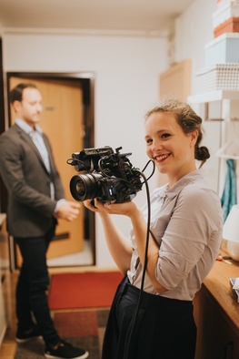 Vida Habjanič on the set of Skoraj polnoč (2020).