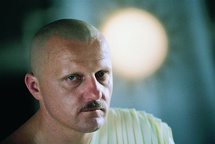 Goran Šalamon v filmu Temni angeli usode (1999).