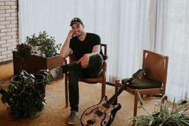 Jon Razinger on the set of Masharik ~ Stran od oči (2022).