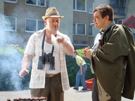 Vlado Novak, Nebojša Pop Tasić v filmu Nebo nad blokom (2008).