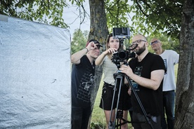 Tristan Dragan, Jan Fabris na snemanju filma Voajerka (2024).