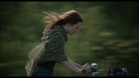 Nika Rozman v filmu Drobna ptica (s.d.).