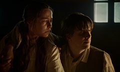 Lea Cok, Timotej Novaković v filmu Kotel (2025).