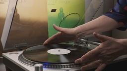 Kader iz filma V odmevu nekega stranišča (2024)