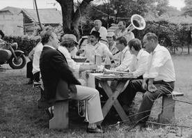 fotografija s snemanja Let mrtve ptice (1973)