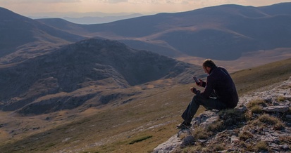 Kader iz filma Gora se ne bo premaknila (2025)