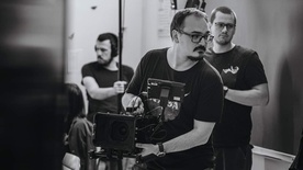 Denis Ravbar, Tonko Sekulo on the set of Kako popolnoma izginiti in postati smešen (2022).