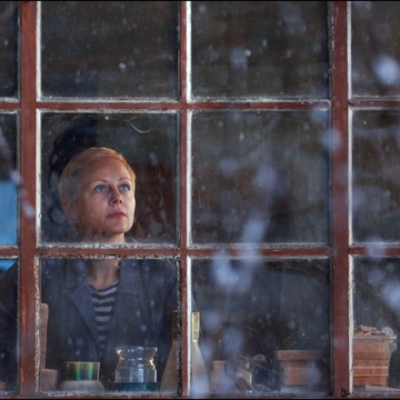 Polona Juh v filmu Lahko noč, gospodična (2011).